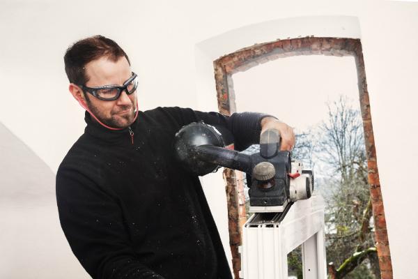 Fenster und Mauerwerk für den Einbau vorbereiten