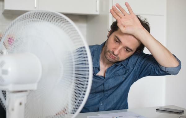 Der Ventilator ist ein beliebtes Mittel zum Kühlen im Sommer