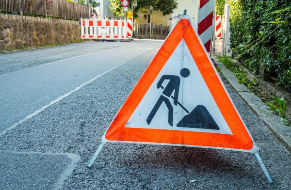 Hinweisschild für eine Baustelle