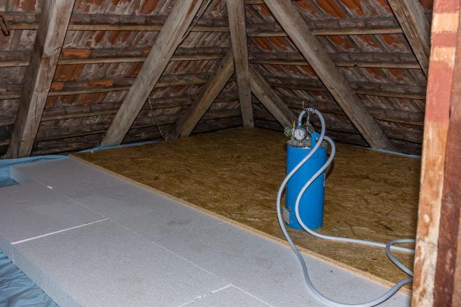 Dachboden ausgelegt mit Styroporplatten