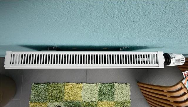 Plan-Ventilheizkoerper 22 900 1200 mit 6-fach-Anschluss 1 2 Farbe RAL 9016