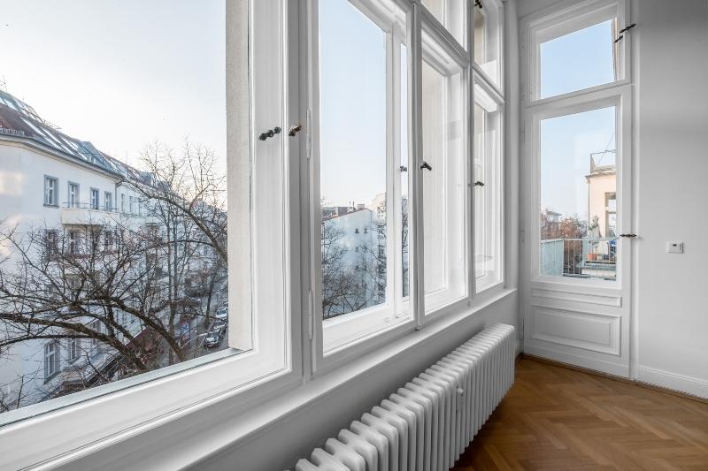 Warum sind Heizkoerper unter dem Fenster