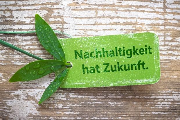 Nachhaltigkeit hat Zukunft - Spruch auf grünem Zettel