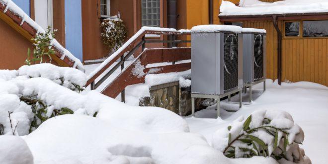 Haus im Winter - Luftwärmepumpe Funktion