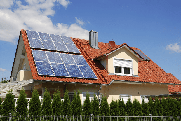 Dach mit Solaranlage