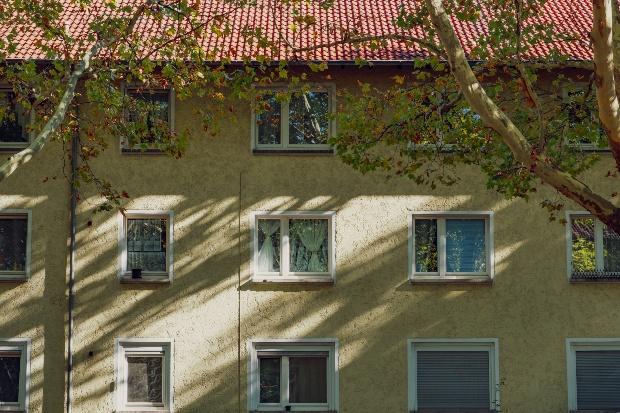 Altes Mitwohnungsgebäude - ca. 1960er Jahre