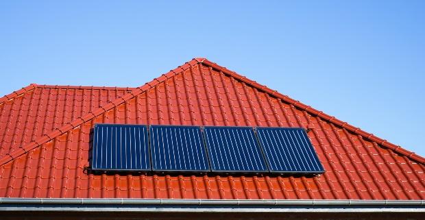 Solarthermie Anlage auf einem Hausdach - Kommt die Solarpflicht ?