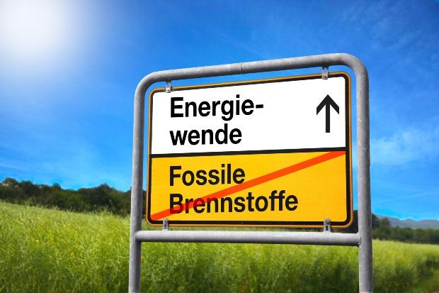 Symbolbild-Energiewende - Die alte Ölheizung umrüsten auf eine Wärmepumpe