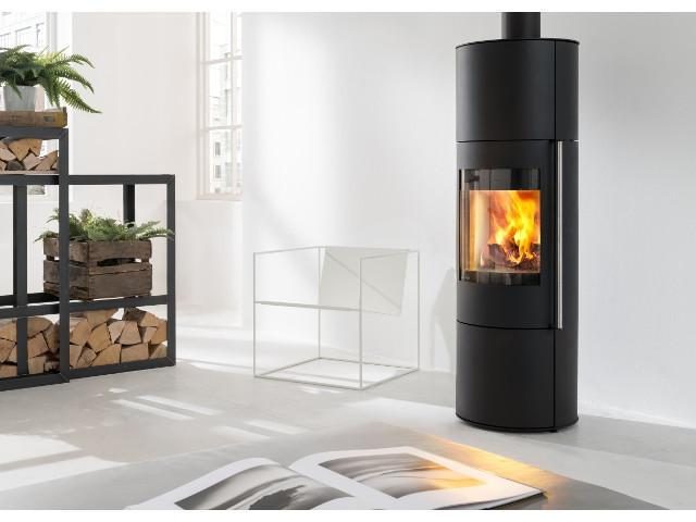 Buderus 7736603777 Kaminofen Porto Largo, 5 kW, Stahl black, Wärmespeicher-Modul