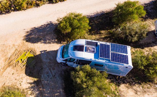 wohnmobil-mit-photovoltaik