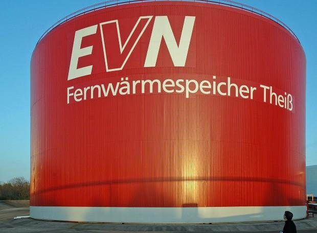 Fernwärmespeicher des Kraftwerkes Theiß mit 50.000 m³ Fassungsvermögen - Fernwärme