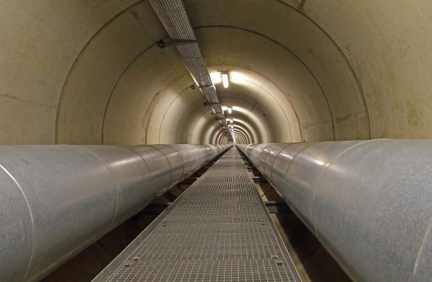 Fernwärmeleitung in einem Tunnel unter dem Rhein in Köln - Fernwärme