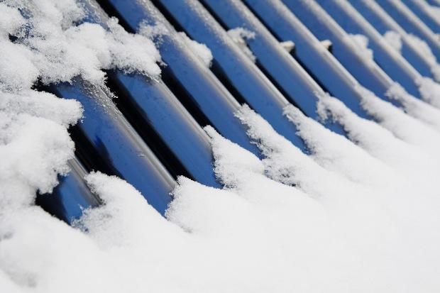 Schnee auf Solarthermie-Röhren - Solarthermie im Winter