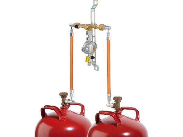 2-Flaschenanlage mit manueller Umschalteinrichtung, PS 16 bar, 1,5 kg/h 50 mbar, KF x RVS 10